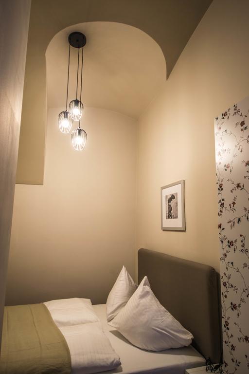 4Bdr Historical Spirit Apt By Ruterra 프라하 외부 사진